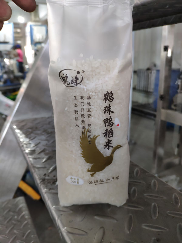 黑龍江用戶(hù)大米自動(dòng)包裝機(jī)